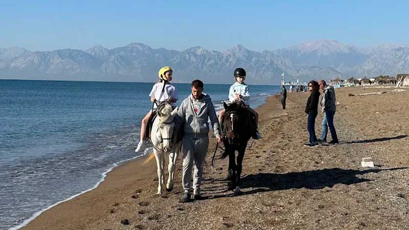 lara horse riding